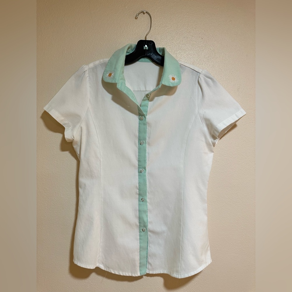Women’s Botton Down Slim Fit Short Sleeve T-Shirt Medium Size